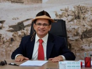 Prefeito de Crateús é multado por propaganda eleitoral antecipada