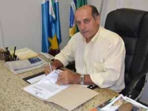 Prefeito é cassado por se envolver com desvio de dinheiro em licitações fraudulentas