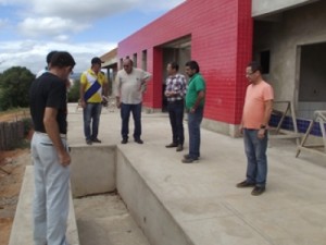 Prefeito José Leite esteve visitando obras nesta sexta-feira 17