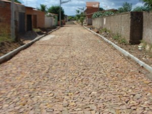 Prefeitura avança obras de pavimentação da Vila Santa Terezinha