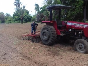 Prefeitura de Juazeiro pela Seagri faz aração em mais de 1,3 mil tarefas de terras