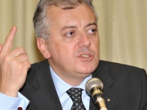 Presidente do Banco do Brasil assume a Petrobras no lugar de Graça Foster