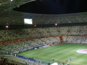 Presidente do Ceará assina contrato de parceria com Arena Castelão