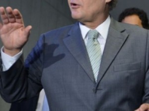 Presidente do Senado ataca Planalto e diz que governo Dilma 'envelheceu'