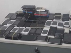 Preso homem com mais de 100 celulares no mercado público