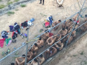 Presos fazem rebelião por alimentação e queimam colchões em Pernambuco