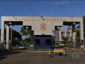 Presos na 11ª fase da Lava Jato chegam à sede da PF em Curitiba