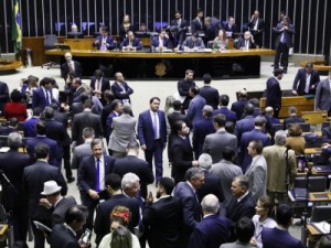 Previdência: Câmara aprova benefício a professores que estão próximos da aposentadoria