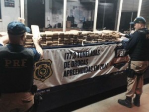 PRF apreende 100 kg de maconha em Santa Terezinha de Itaipu