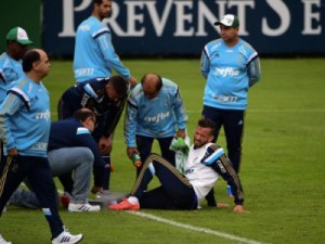 Primeiro treino de Marcelo Oliveira tem conversa, contra-ataque e susto