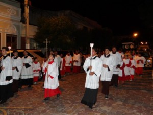 Procissão do Encontro reúne o povo de Deus