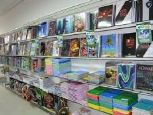 Procon Fortaleza autua 117 escolas por cobrar material escolar proibido