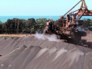 Produção da indústria tem queda de 2,4% em novembro, diz IBGE