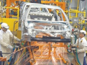 Produção industrial no País se retrai 0,9%, diz IBGE