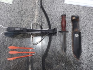 Professor armado com facão e besta invade Secretaria de Educação do DF