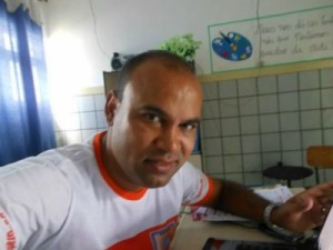 Professor é morto em casa após ser confundido com homem em fuga