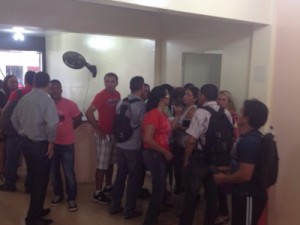 Professores cobram renovação de contratos administrativos