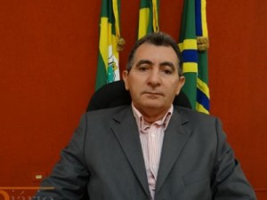 Professores de Barbalha cobram do prefeito gratificação prometida há dois anos