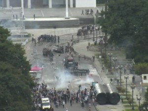Professores e polícia entram em confronto durante votação na Alep