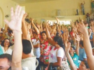 Professores entram em greve