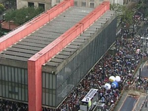 Professores estaduais decretam greve em SP