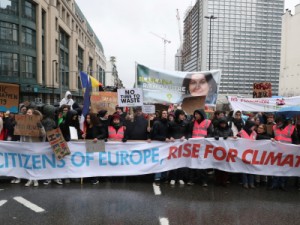 Protesto contra mudanças climáticas reúne 70 mil na Bélgica