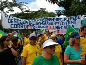 Protesto na região onde Lula nasceu em PE 'pede desculpas ao Brasil'