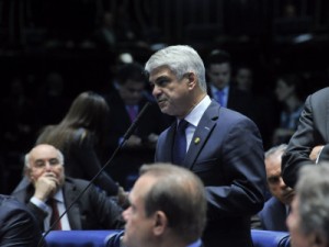 PT anuncia nova representação contra Aécio no Conselho de Ética do Senado
