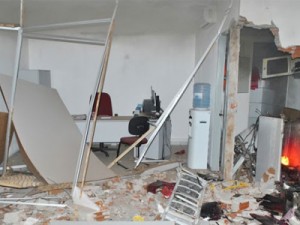 Quadrilha explode caixa de banco e atira em carro da PM no interior do RN