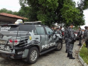 Quadrilha fortemente armada faz "arrastão" na BR-020