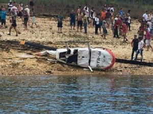 Queda de helicóptero deixa feridos na região de Furnas em Capitólio