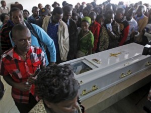 Quênia enterra as vítimas de massacre em universidade