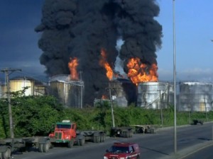Quinto tanque de combustível é atingido; incêndio em Santos já dura 30 horas