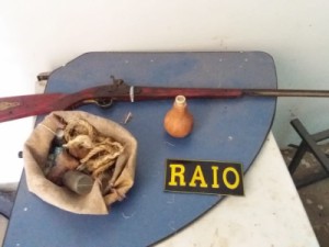 Raio apreende arma de fogo em Barbalha, e drogas no Crato