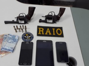 RAIO efetua prisão de três por assalto e apreende duas armas de fogo, em Crato