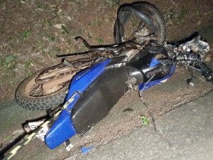 Rapaz morre em acidente entre moto e camionete na PR-182