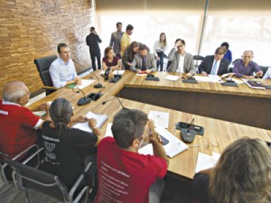 Reajuste será negociado por categoria; 13º em 5 de julho