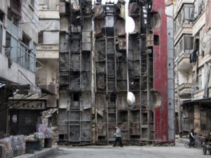Rebeldes usam 3 ônibus na vertical para fazer barricada gigante na Síria
