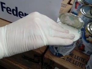 Receita apreende 12kg de cocaína em latas de creme de leite