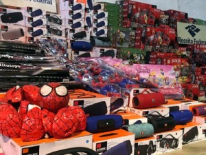 Receita barra 42 toneladas de brinquedos falsos no Porto de Santos; carga vale R$ 7 milhões
