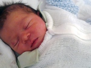 Recém-nascida é abandonada na porta de residência em Ituiutaba