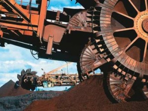 Redução de custos e queda do minério da Vale dividem opinião