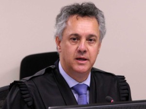 Relator da Lava Jato do TRF-4 suspende soltura de Lula