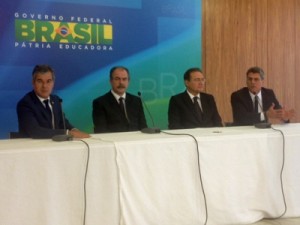 Renan pede apoio a Dilma para fazer reforma política avançar no Senado