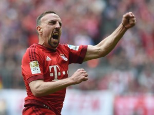 Ribéry volta a marcar, faz golaço de voleio e dá vitória ao Bayern