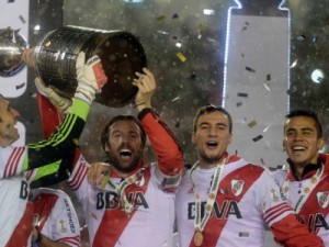 River Plate domina o Tigres, faz 3 a 0 e é tri da Libertadores após 19 anos