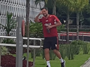 Rizek compra goleiro do Flamengo com Zico: ‘Quem é Diego Alves?’