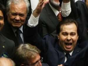 Rodrigo Maia vence Rosso no 2º turno e é eleito presidente da Câmara