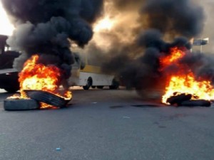 Romeiros bloqueiam via de acesso no CE em protesto contra fiscalização