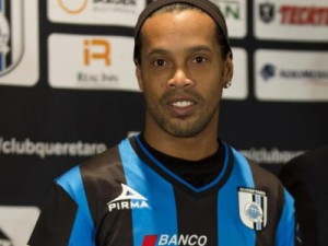 Ronaldinho Gaúcho anuncia saída de time mexicano